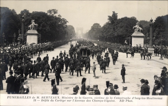 CPA Chatou Yvelines, Funerailles de M. Berteaux, Ministre de la Guerre, Defile du Cortege