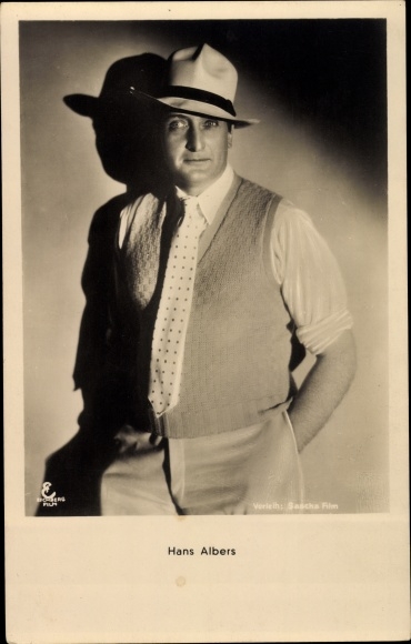 Postcard actor Hans Albers, portrait with hat