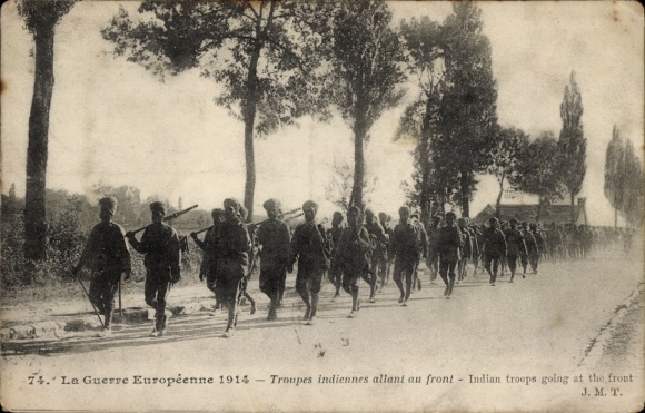CPA La Guerre 1914, Troupes indiennes allant au front