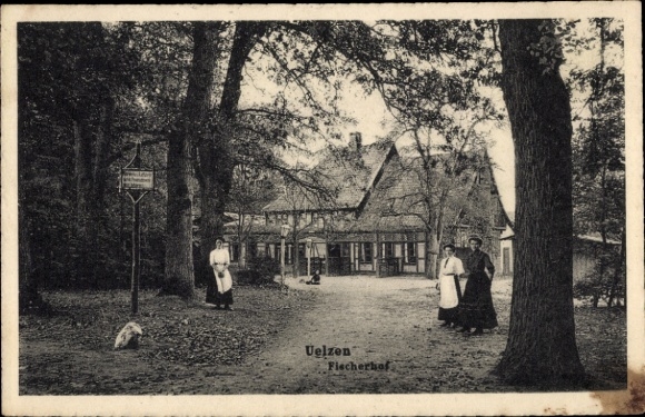 Postcard Uelzen in Lower Saxony, view of the Fischerhof, women on the wayside
