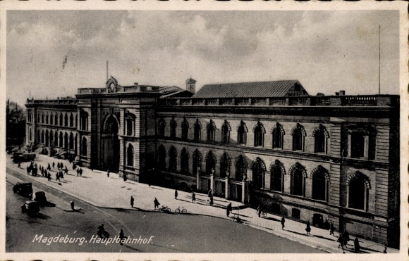 Postcard Magdeburg in Saxony Anhalt, view of the main station, street side