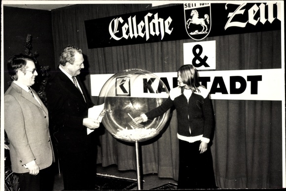Foto Winsen an der Aller, Lotterieziehung, Cellesche Zeitung, Karstadt, Lostrommel