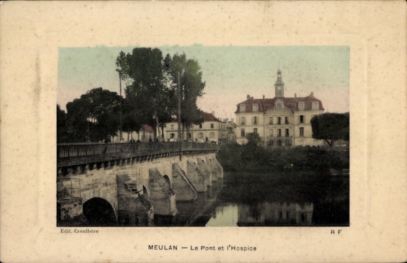 Ak Meulan en Yvelines, Brücke, dahinter ein Haus mit Uhrturm, davor ein Fluss