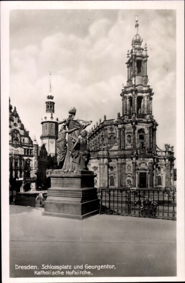 Ak Dresden Altstadt,  Schlossplatz, Georgentor, Katholische Hofkirche, Statue