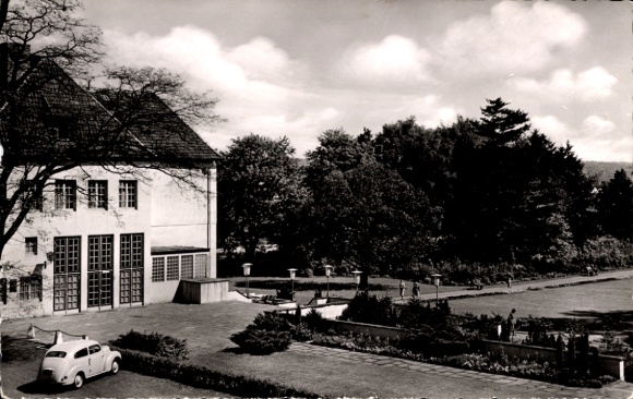 Ak Bad Oeynhausen in Westfalen, Gartenansicht, Gebäude, Parklandschaft, alte Limousine