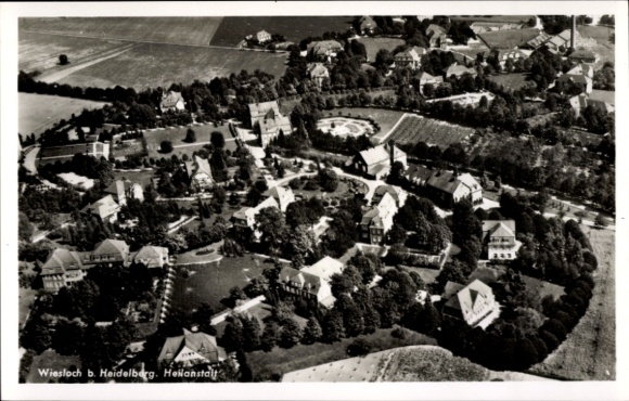 Ak Wiesloch in Baden, Luftaufnahme, Stadtansicht von  Hellanstalt
