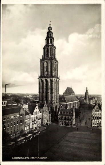 Ak Groningen Nederland, Martinitoren, historische architectuur, stadsgezicht, wolken, zwart...