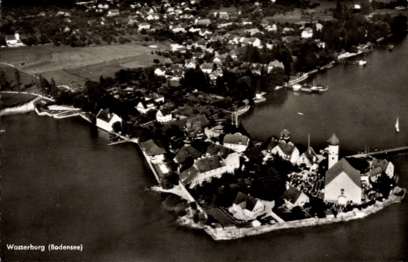 Ak Wasserburg am Bodensee Schwaben, Luftaufnahme von Wasserburg, Bodensee, schöne Landschaft,  Ge