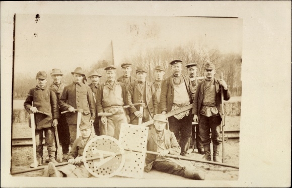 Photo Postcard railway workers, group shot