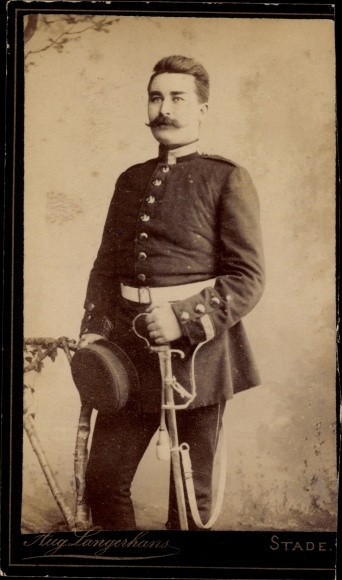CdV Stade, German soldier in uniform, standing portrait