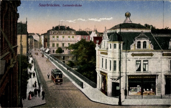Postcard Saarbrücken in Saarland, Luisenbrücke, tram, shops, people on the street