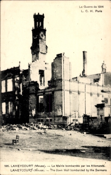 Postcard Laheycourt Meuse, bombed town hall, war 1914