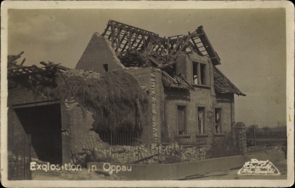 Photo Postcard Oppau Ludwigshafen am Rhein, explosion, destroyed house