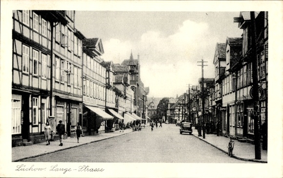 Postcard Lüchow im Wendland, Lüchow Lange-Strasse, historical town view, half-timbered houses, people...