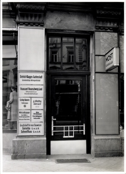 Foto Braunschweig, Damm 1, Geschäftsschilder, Most, Fotograf Fotohaus Lange, Damm 24