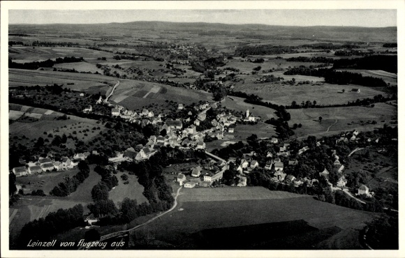 Ak Leinzell in Württemberg, Luftaufnahme von  weite Landschaft, Ort von oben