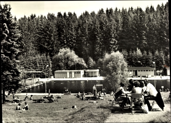 Ak Adorf im Vogtland, Schwimmbad, Badegäste
