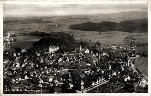 Postcard Leutkirch im Allgäu Württemberg, aerial view of large landscape, numerous buildings