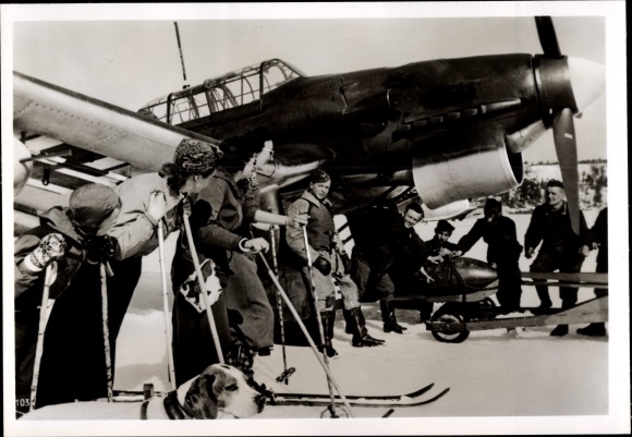 Photo German Air Force soldiers with Norwegian women skiers, April 1940, WWII