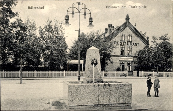 Postcard Berlin Treptow Adlershof, fountain at the market square