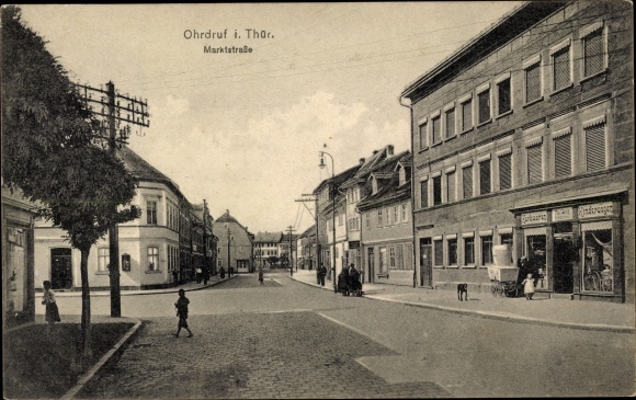 Postcard Ohrdruf in Thuringia, lot at the market street, basket and stroller business