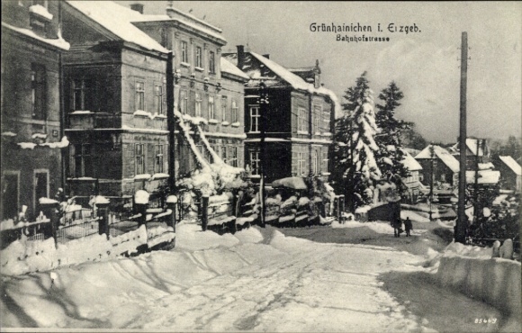 Postcard Grünhainichen in the Ore Mountains, Bahnhofstrasse, Winter