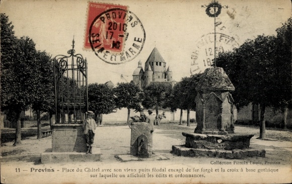 Ak Provins Seine et Marne, Historische Ansicht mit Brunnen und Burg, gothisches Kreuz, alte Archi