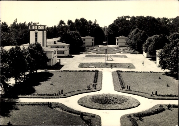Ak Wiek op Rügen, park met gebouwen, aan de voorkant, toegangsweg en gazons