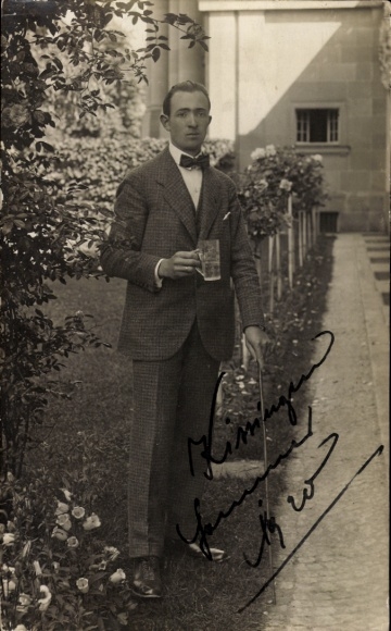 Photo Postcard Bad Kissingen Lower Franconia Bavaria, spa guest, man in suit, standing portrait with drinking glass, 1920