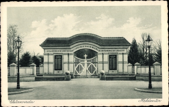 Postcard Elsterwerda in the district of Elbe Elster, Heldentor