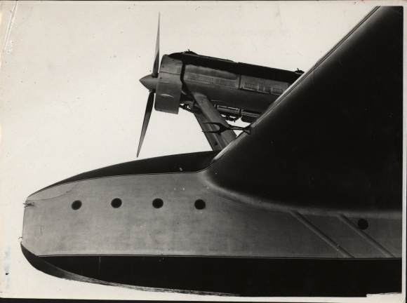 Photo flying boat, flying ship
