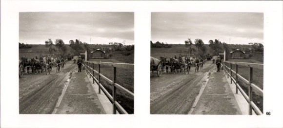Stereo image photo "The Führer's soldiers in the field", No. 66, troops passing the San