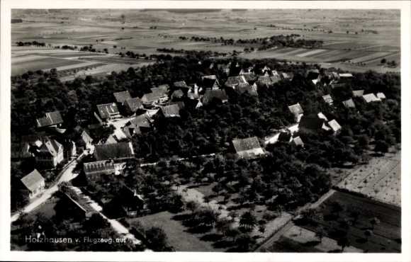 Ak Holzhausen Leipzig in Sachsen, Luftaufnahme von  Häuser und Gärten, landwirtschaftliche Felder