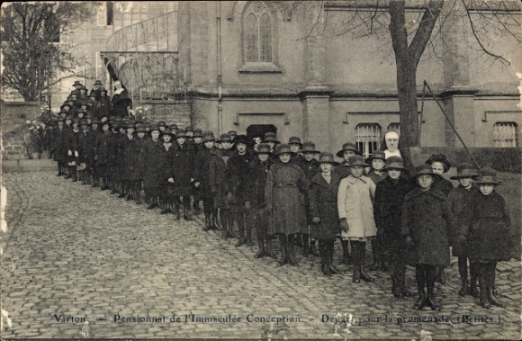 Postcard Virton Wallonia Luxembourg, queue of children in uniform, Pensionnat de l'Immaculée Concept