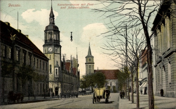 Ak Dessau in Sachsen Anhalt,  Kavalierstraße, Post, Johanniskirche,  Ansicht