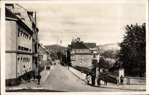 Postcard Sankt Wendel in Saarland, Bahnhofstrasse, Hotel Riotte, Saar Genossenschaftsbank