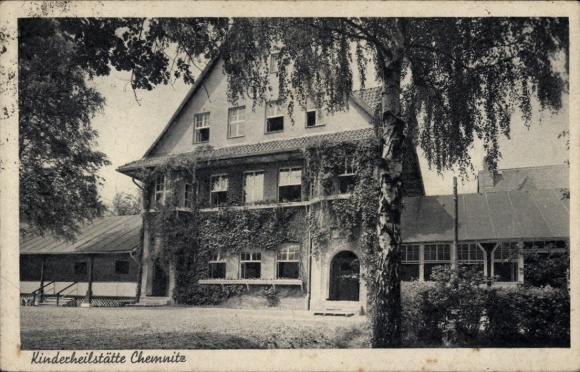 Ak Auerswalde Lichtenau Sachsen, Kinderheilstätte Chemnitz, Haupthaus mit Liegehallen