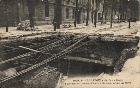 Chromo-Litho Postcard Paris IX., Les Trous, Apres un Orage, Excavation Avenue d'Antin, Nouvelle Ligne du Metro