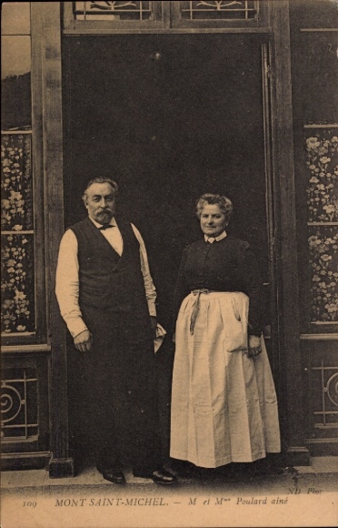 Ak Le Mont Saint Michel Manche, met Mme Poulard ainé