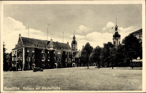 Ak Riesa an der Elbe Sachsen, Blick auf das Rathaus mit Klosterkirche