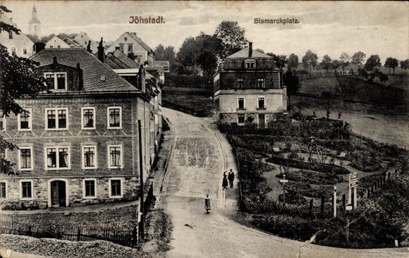 Ak Jöhstadt im Erzgebirge Sachsen, Bismarckplatz, Straßenansicht, Häuser, Weg, Personen