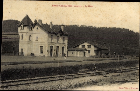 Postcard Brouvelieures Lorraine Vosges, La Gare, train station, track side