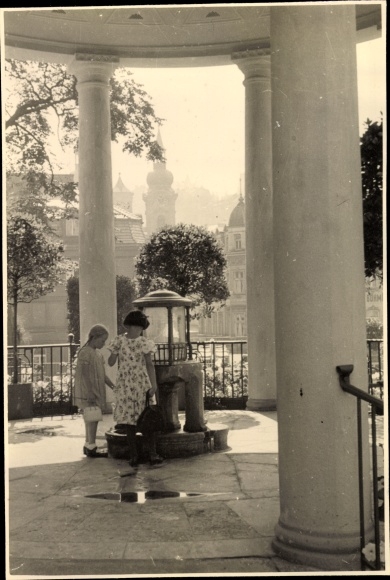 Foto Karlovy Vary Karlsbad Stadt, Kinder an Heilbrunnen, Fotograf Hubl