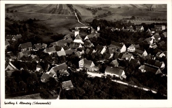 Ak Spielberg Altensteig im Schwarzwald, Fliegeraufnahme