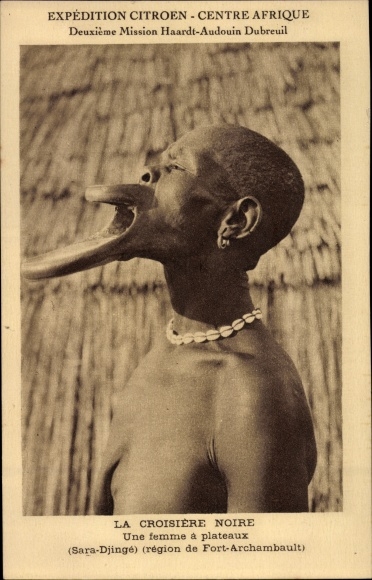 Postcard La Croisiere Noire, A woman with trays, Expedition Citroen, Central Africa