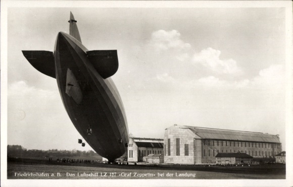 Ak Friedrichshafen am Bodensee, Luftschiff LZ 127, Graf Zeppelin, Bei der Landung