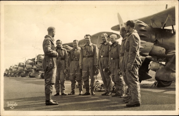 Postcard dive-bomber before the start, Henschel Hs-123, dive-bomber