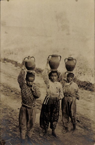 Photo Postcard Macedonia, children with jugs