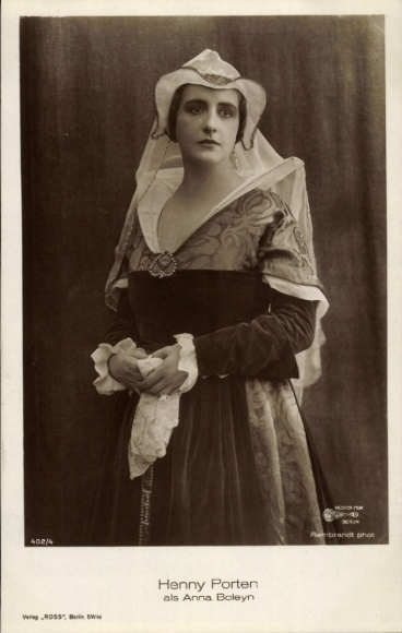 Postcard actress Henny Porten, as Anna Boleyn, portrait, Ross Verlag 402/4