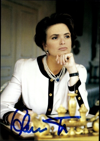 Postcard HSH Princess Gloria of Thurn and Taxis at the table, portrait